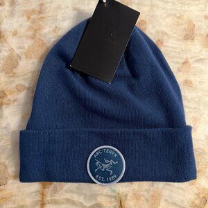 Arc’teryx Bird Patch Toque Beanie Forcefield Blue NWT Wool Blend Knit Hat